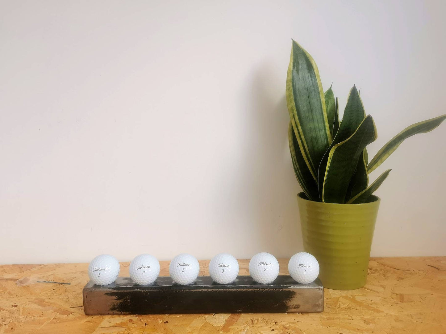 Industrial Raw Steel Golf Ball Display Stand