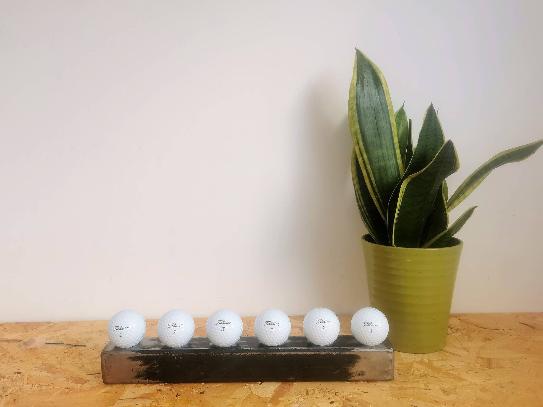 Industrial Raw Steel Golf Ball Display Stand